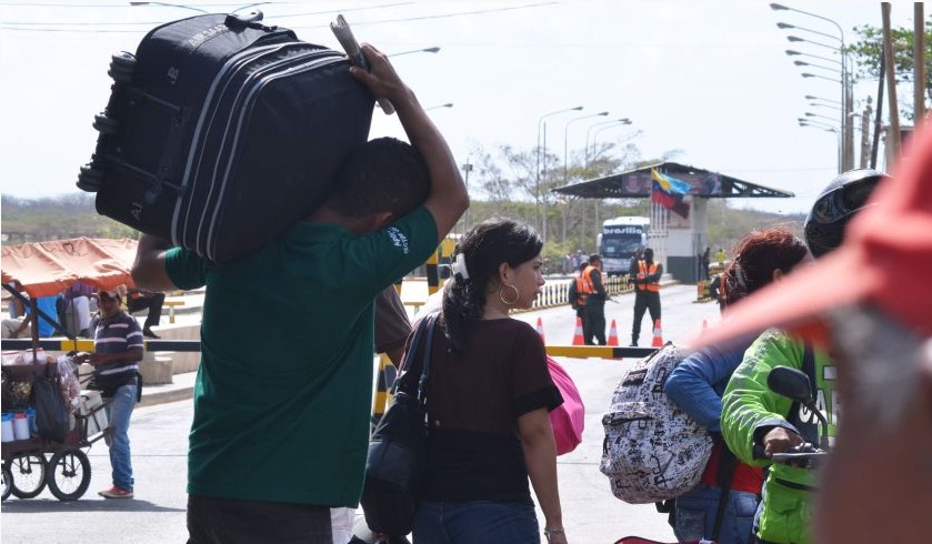 Venezuela deporta a medio centenar de ciudadanos colombianos
