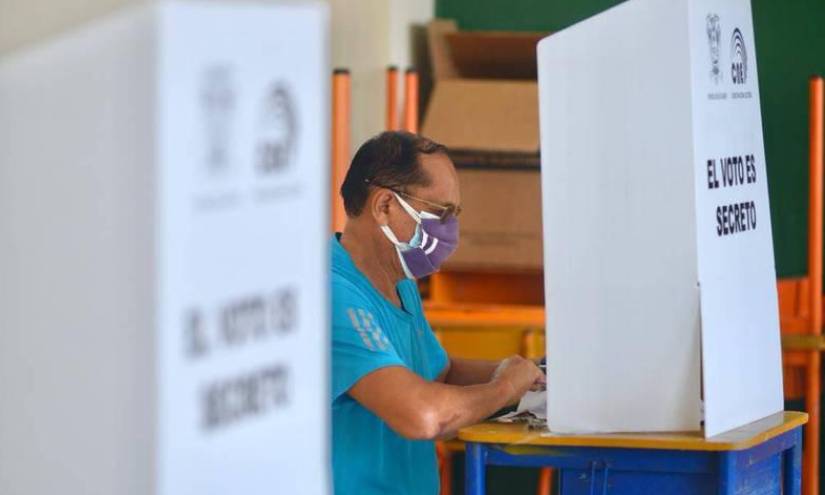 La última vez que los ecuatorianos acudieron a las urnas fue el 11 de abril de 2021 para escoger entre Guillermo Lasso o Andrés Arauz, quienes corrían por la Presidencia de la República en una segunda vuelta.