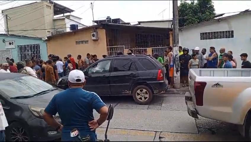 Un hombre fue asesinado tras recoger a su hijo del colegio en Las Malvinas, sur de Guayaquil