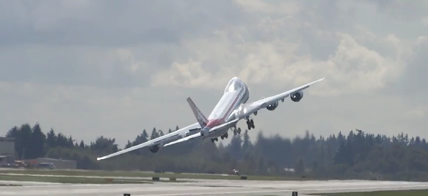 El impresionante y peligroso despegue de un Boeing 747 en EE.UU.