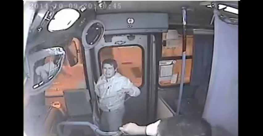 (VIDEO) Subió a robar pero terminó golpeado, llorando y preso