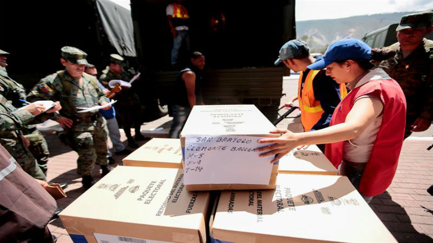 CNE recibe 830 paquetes electorales de los votos en el exterior
