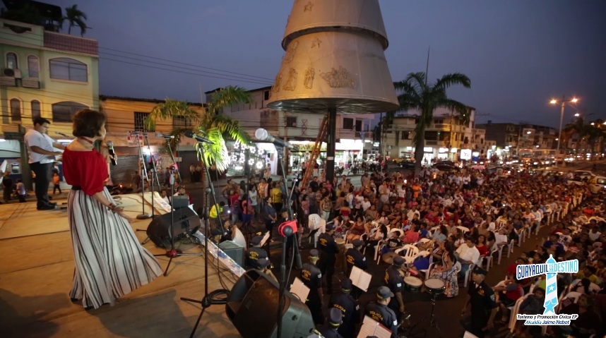 Se iluminaron los árboles de Navidad en Guayaquil