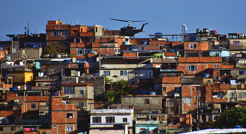 Hallan casi dos millones de dólares escondidos en dos favelas de Río de Janeiro