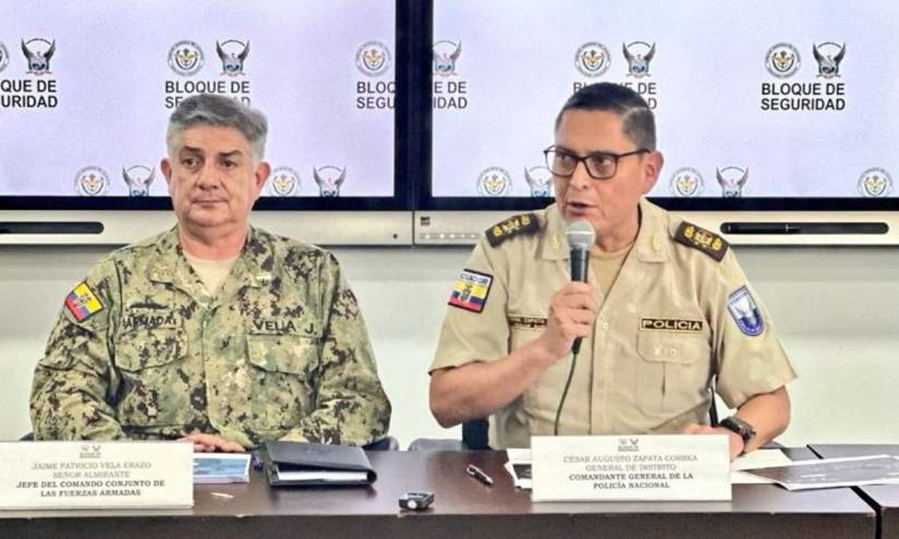 El jefe del Comando Conjunto de las Fuerzas Armadas, Jaime Vela, y el general Cesar Zapata, comandante de la Policía Nacional, ofrecieron una rueda de prensa este jueves 8 de febrero.