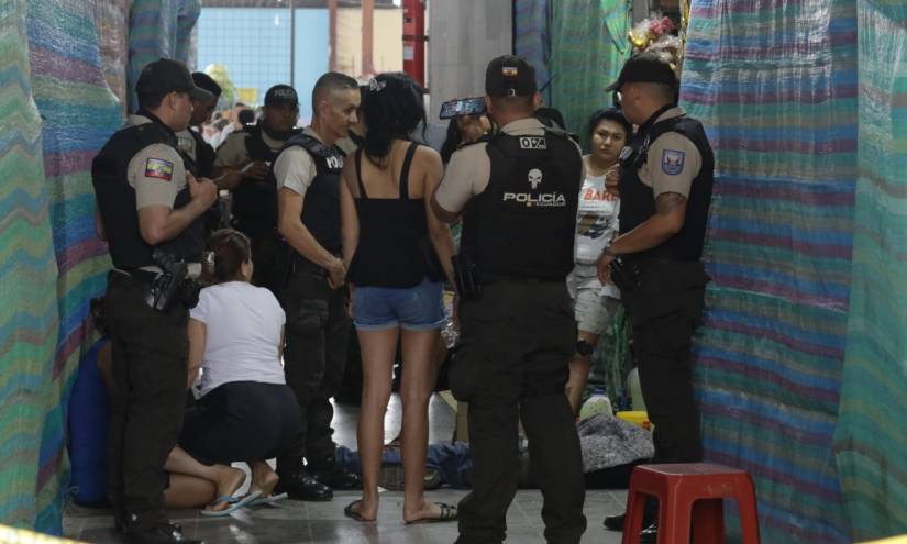 Una hombre de 24 años fue asesinado dentro de un mercado ubicado en la quinta etapa de El Recreo.