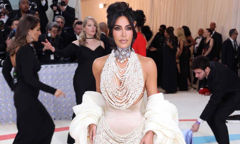 Kim Kardashian llega a la alfombra roja para la Met Gala 2023, el evento benéfico anual del Instituto de Vestuario del Museo Metropolitano de Arte, en Nueva York.