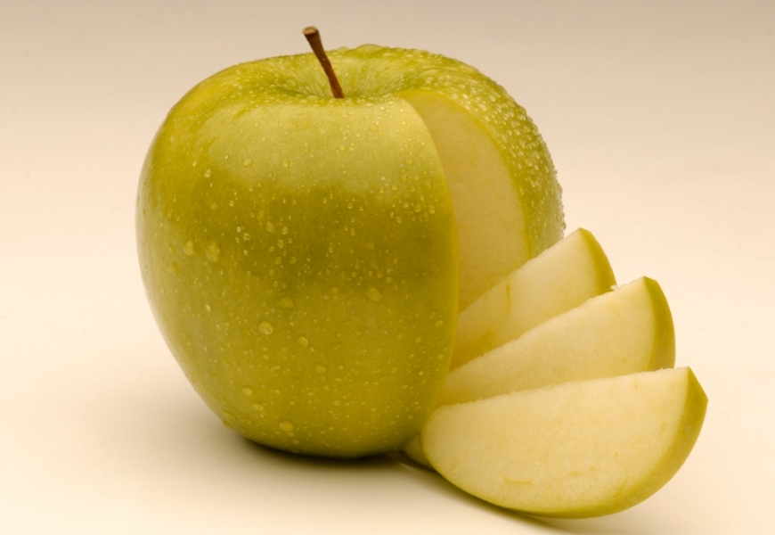 EE.UU. aprueba la venta de manzanas y papas transgénicas