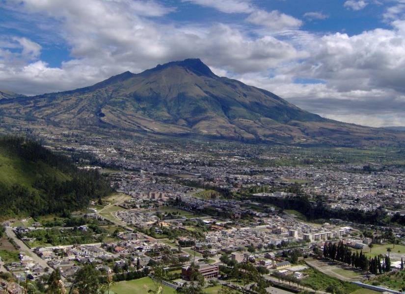 Volcán Imbabura, ubicado a unos 60 kilómetros de la ciudad de Quito.