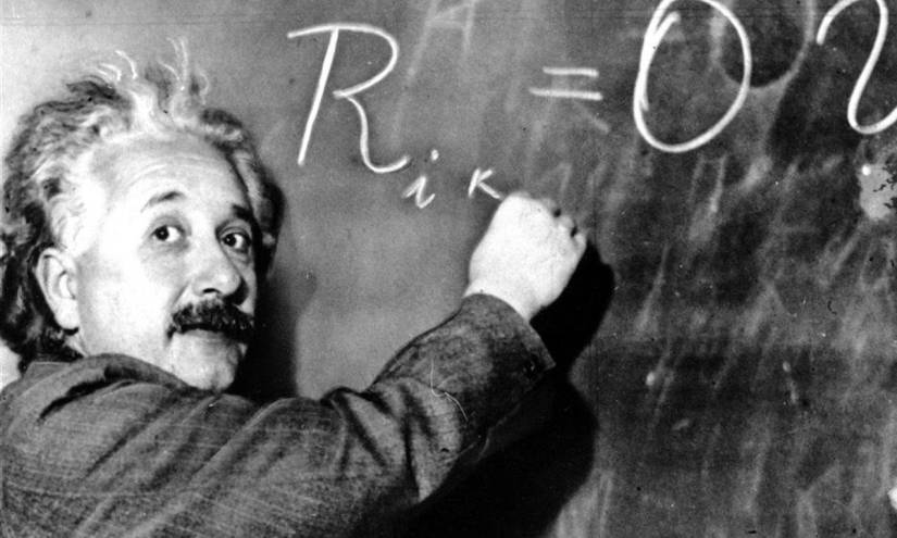 Albert Einstein cambió nuestra forma de comprender el mundo con su conocimiento.