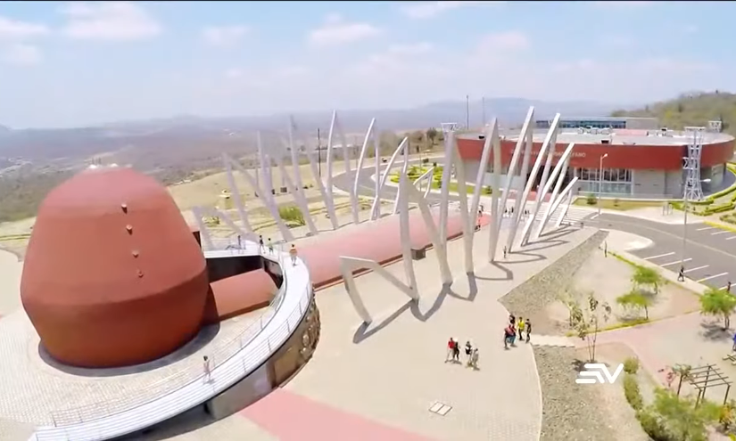 Imagen del Centro Cívico Eloy Alfaro de Manabí. Imagen del Centro Cívico Eloy Alfaro de Manabí.