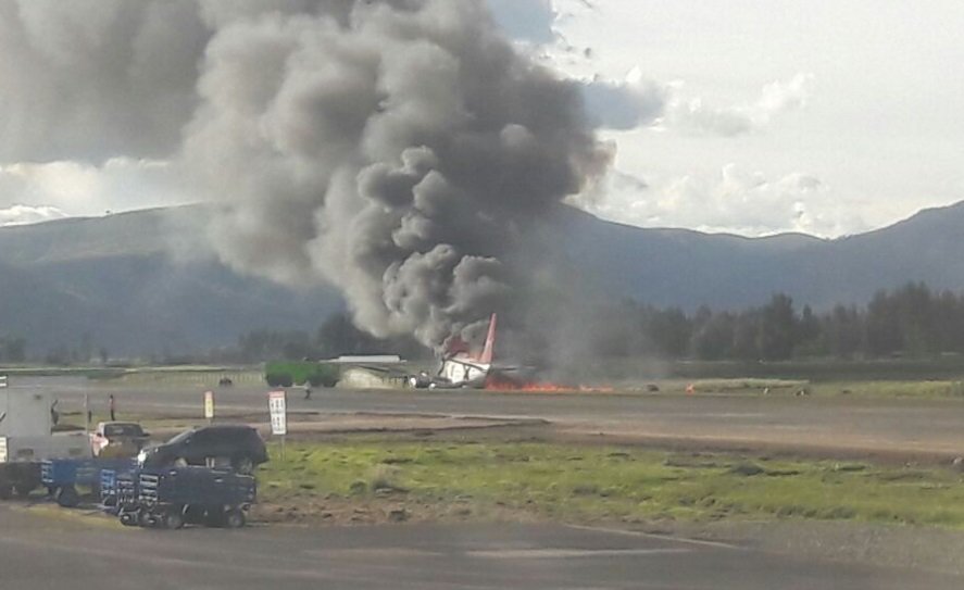 Avión con 140 pasajeros se incendia en Perú y no deja heridos