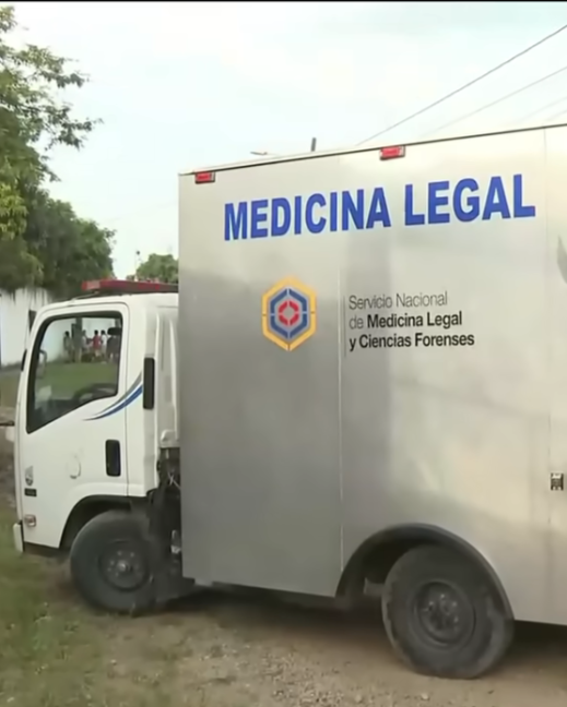 Imagen de un carro de Medicina Legal en Durán. Foto referencial.