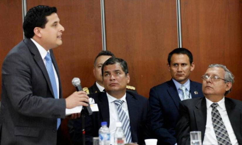 Alembert Vera, Rafael Correa y Gutemberh Vera, en una imagen de archivo.