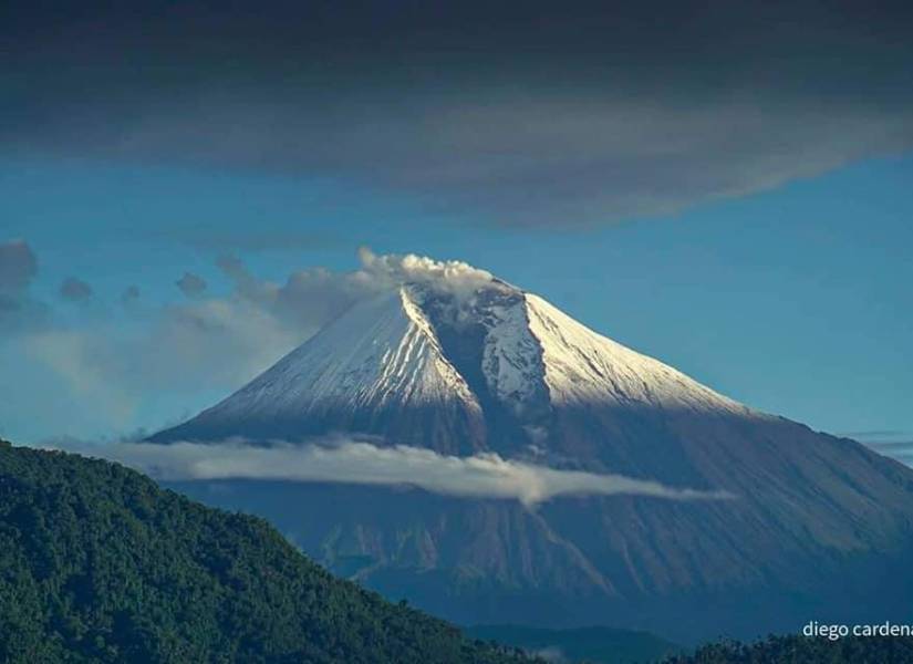 Volcán Sangay, ubicado a 50 kilómetros al sureste de Riobamba.