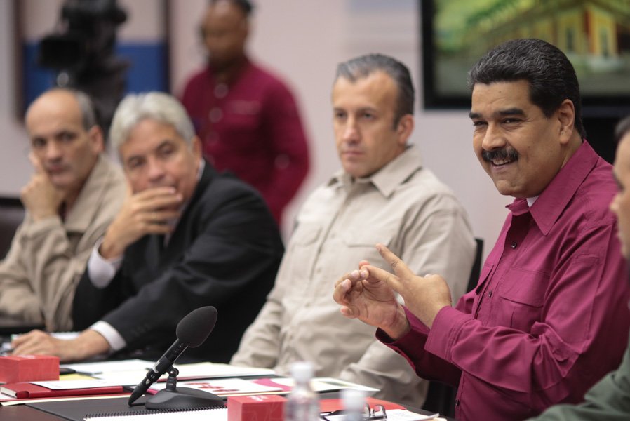 Maduro inhabilitaría partidos que rechacen ir a comicios en Venezuela