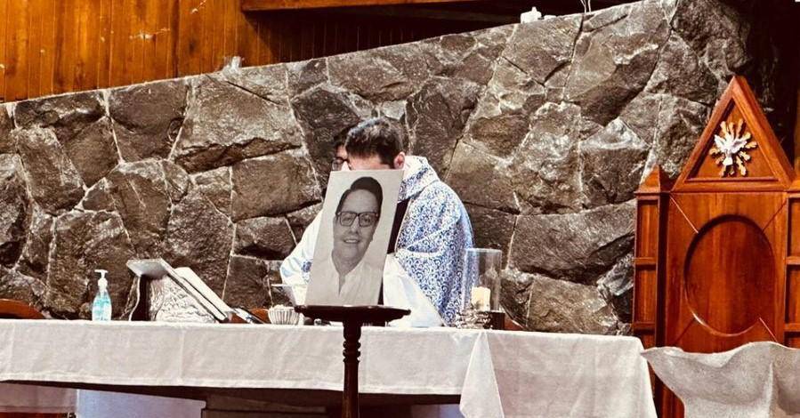 Asesinato Fernando Villavicencio: Un mes de su muerte es conmemorada en misa