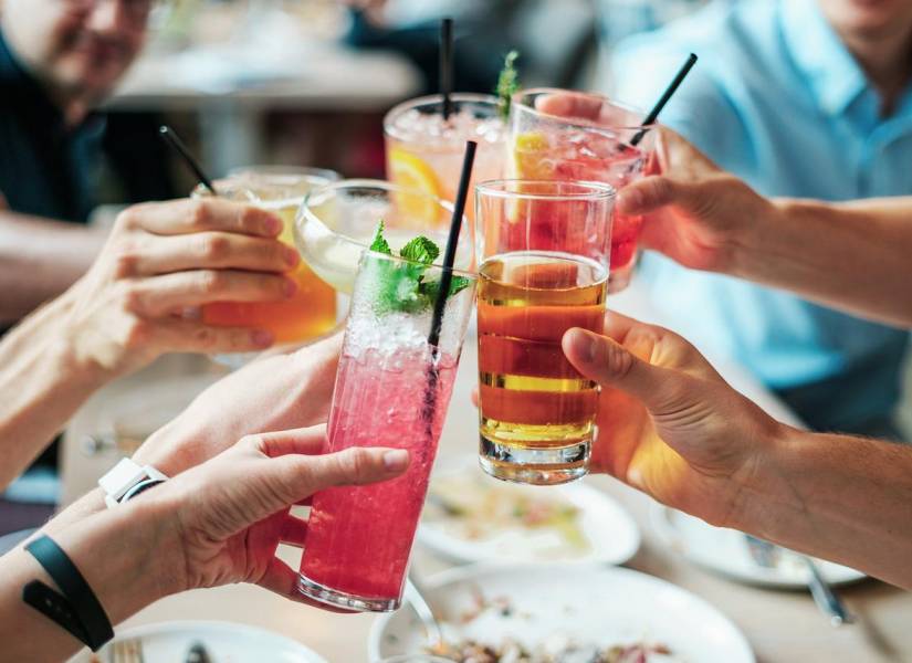 La moderación es importante a la hora de consumir alcohol y mantener la salud renal.