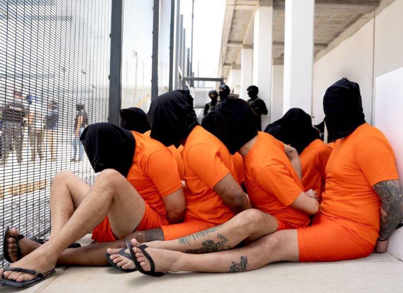 300 presos de alta peligrosidad fueron trasladados a la cárcel del Encuentro. 300 presos de alta peligrosidad fueron trasladados a la cárcel del Encuentro.