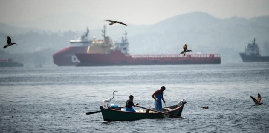 Un barco de turistas naufraga en Brasil y deja cinco desaparecidos