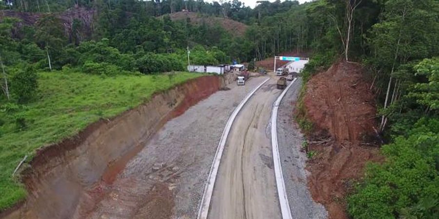 Santos reconoce retraso de obras en la frontera