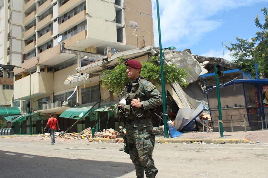 Empieza a desmilitarizarse en Manabí zona de desastre tras terremoto