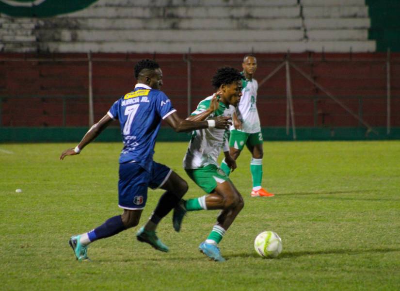 Liga de Portoviejo cayó 2-1 ante Juventud Italiana en las semifinales del Torneo Provincial de Manabí. Liga de Portoviejo cayó 2-1 ante Juventud Italiana en las semifinales del Torneo Provincial de Manabí.