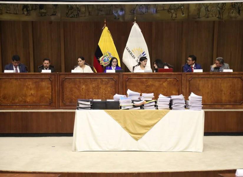 Guillermo Lasso debe ir a juicio político, recomienda Comisión, pero ya no por traición a la patria