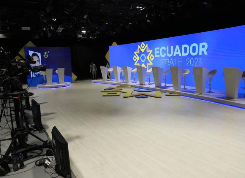 Imagen del set donde se desarrolló el debate presidencial de la primera vuelta de las elecciones, el 13 de agosto del 2023.