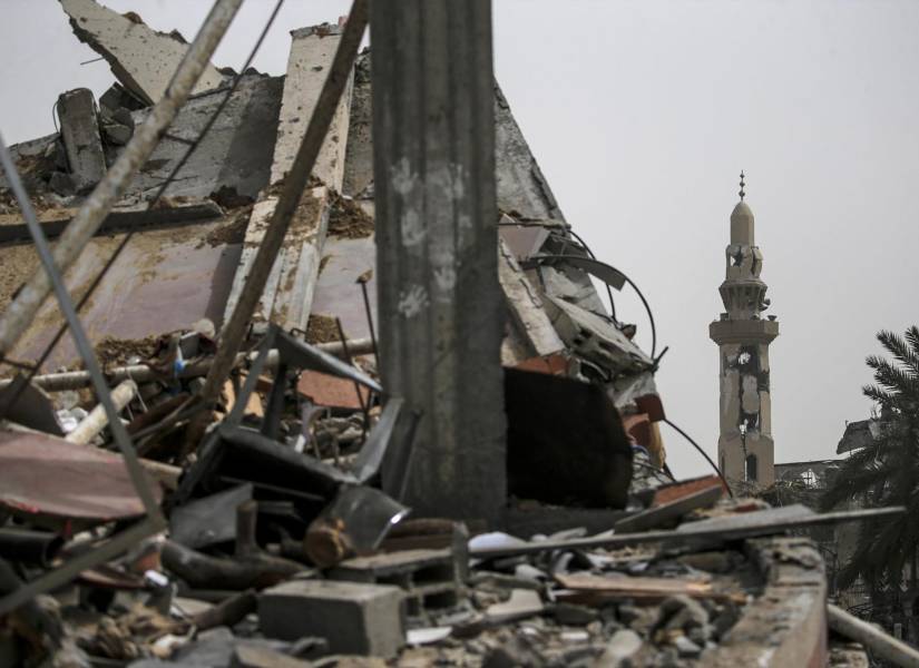 Casas dañadas por bombardeos israelíes que dejan 48 muertos en menos de un día