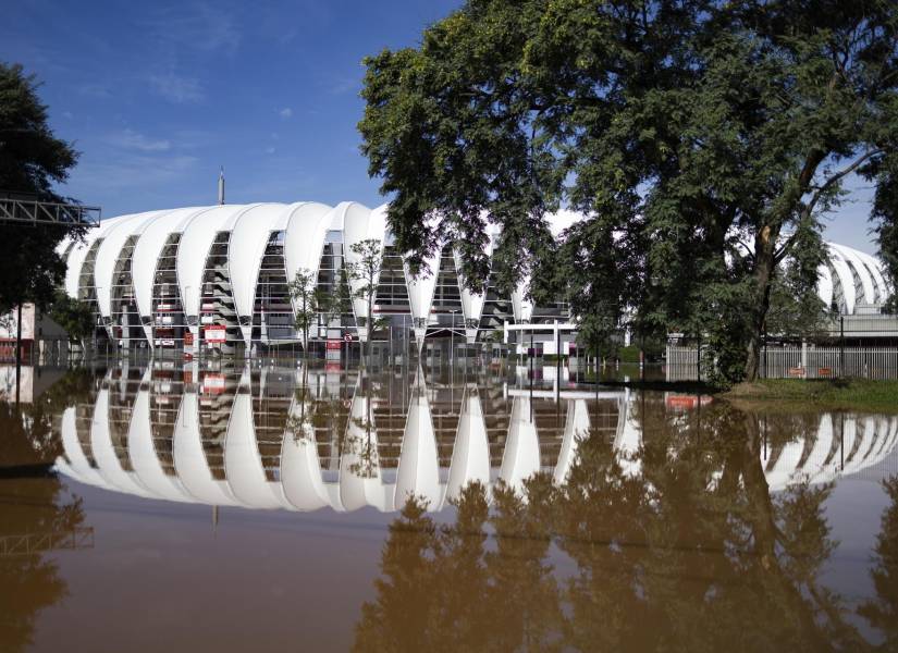 Registro general este martes, 7 de mayo, del estadio de fútbol Beira-Rio y sus alrededores, afectados por las inundaciones tras el desbordamiento del lago Guaíba, en la ciudad de Porto Alegre (Brasil).
