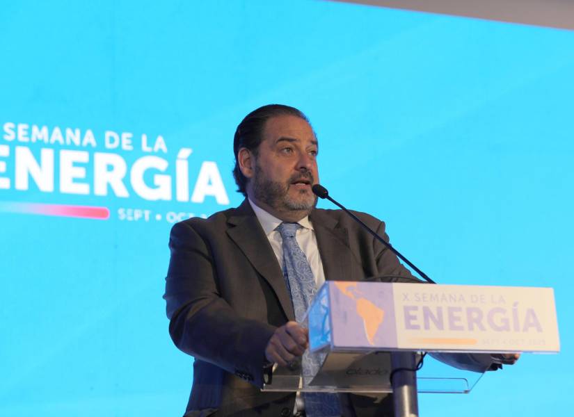 El secretario de la Organización Latinoamericana de Energía (Olade), Andrés Rebolledo, habla en un evento de la X Semana de la Energía este martes, en Santiago (Chile). EFE/ Javier Martin El secretario de la Organización Latinoamericana de Energía (Olade), Andrés Rebolledo, habla en un evento de la X Semana de la Energía este martes, en Santiago (Chile). EFE/ Javier Martin