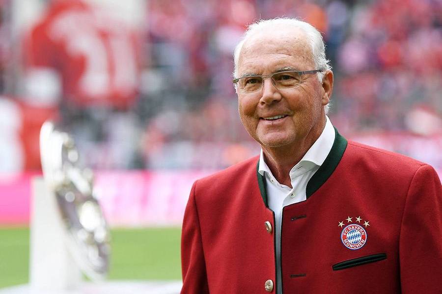 Beckenbauer le da la bienvenida al &#039;club&#039; a Deschamps