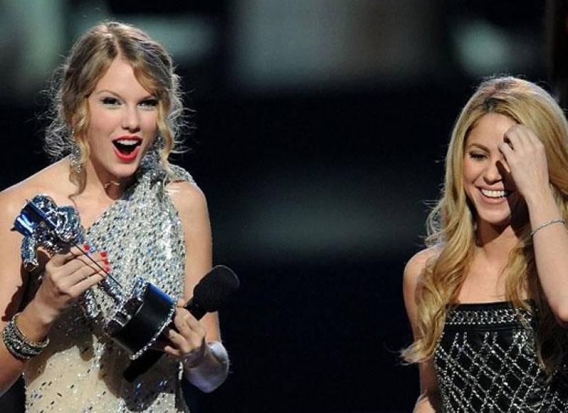 Shakira y taylor Swift en los premios VMA 2009.