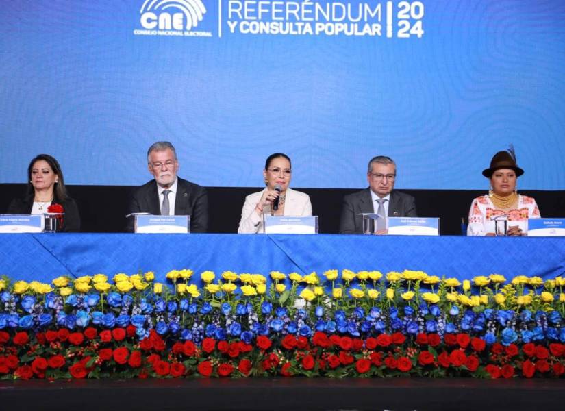 La presidenta y los vocales del CNE ofrecieron resultados de las elecciones con base en el conteo rápido.