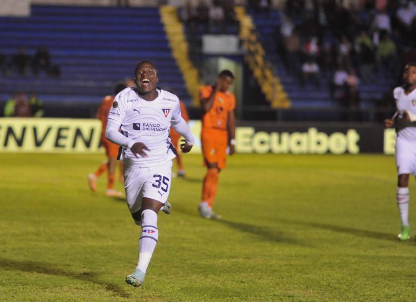 Jairon Charcopa, de Liga de Quito, anotó un doblete en la goleada de su equipo en Loja.