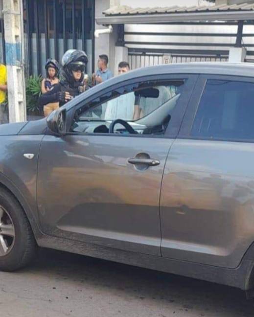 Imagen del auto donde fue asesinada la abogada Claudia Martínez, directora de Seguridad Ciudadana y Control Territorial del Municipio de Portoviejo.