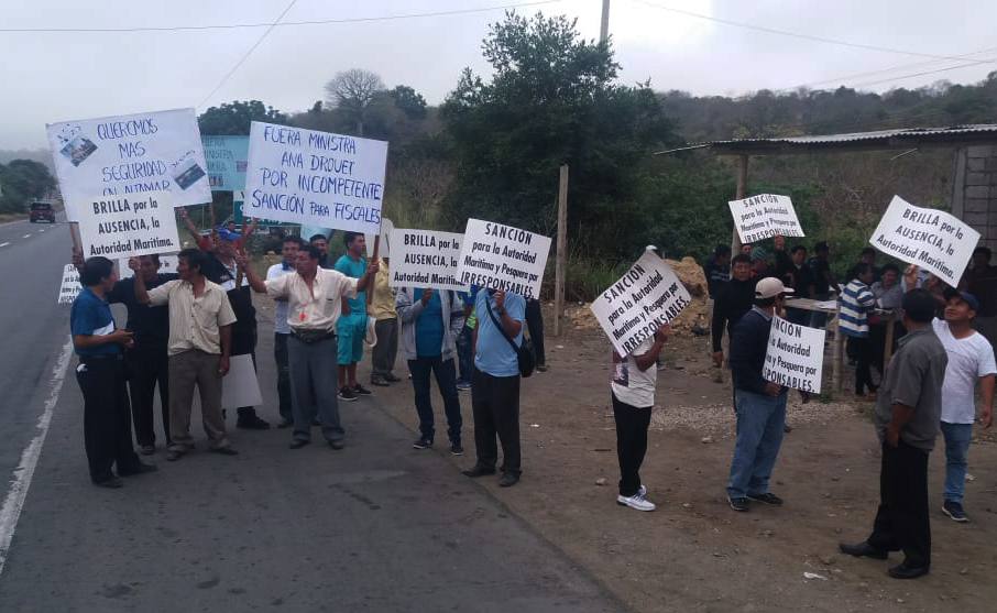 Pescadores protestaron en la vía a Progreso, en Guayas