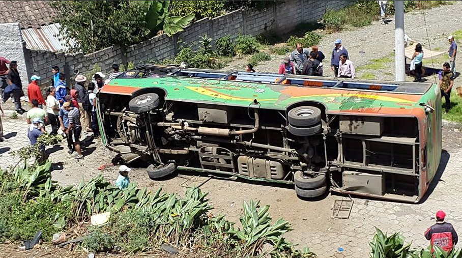 Cinco fallecidos en nuevo accidente de bus en la provincia de Bolívar