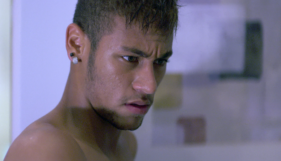 Neymar estuvo con poca ropa en “Rastros de Mentiras”