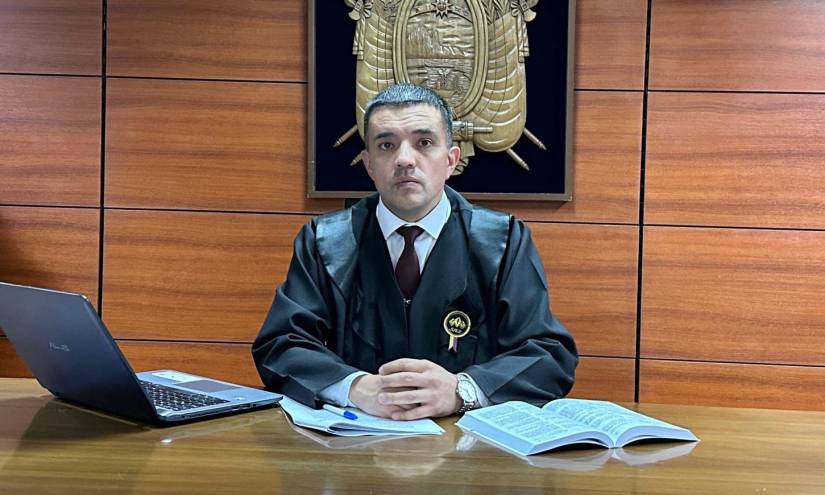 El juez Felipe Córdova dirige la audiencia de formulación de cargos.