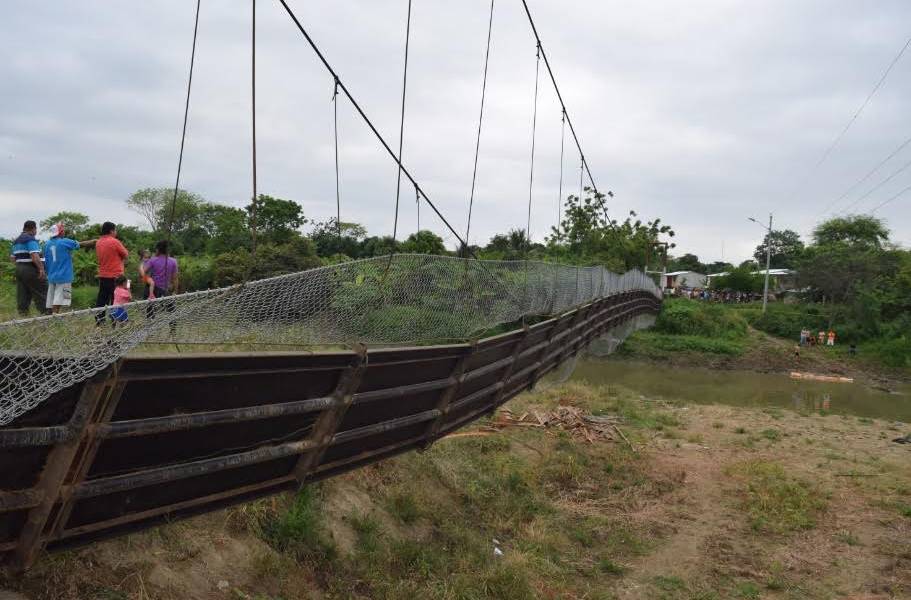 Heridos se recuperan tras caída de puente colgante en el cantón Tosagua