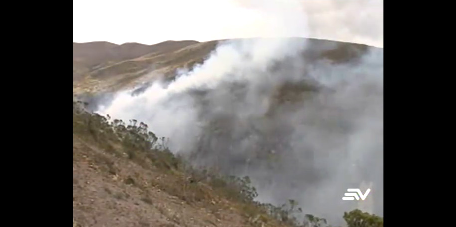 Tres incendios consumieron más de 30 hectáreas de bosque en Latacunga