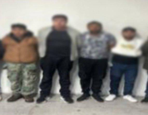 Imagen de siete presuntos extorsionadores capturados en Quito por la Policía Nacional.