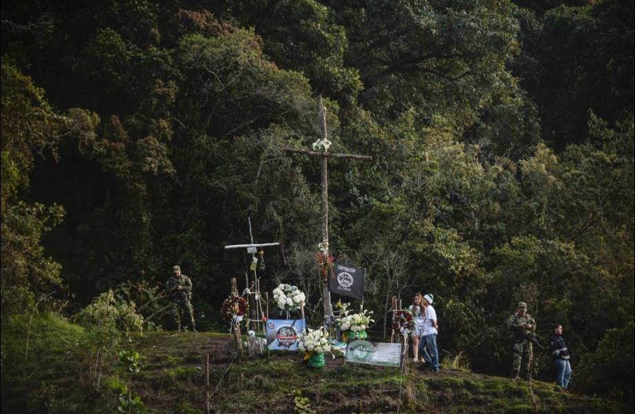 Sobrevivientes de Chapecoense visitan lugar de accidente aéreo