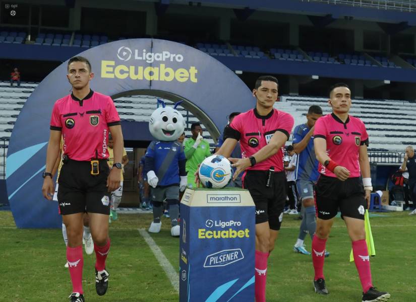 Los árbitros pitaron dos penales para Emelec en el encuentro ante la Universidad Católica por la fecha 11 de la Liga Pro.