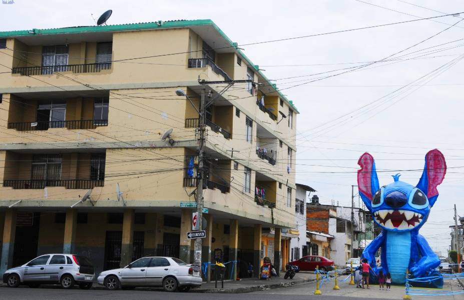 Los gigantes del suburbio, más que una tradición en Guayaquil