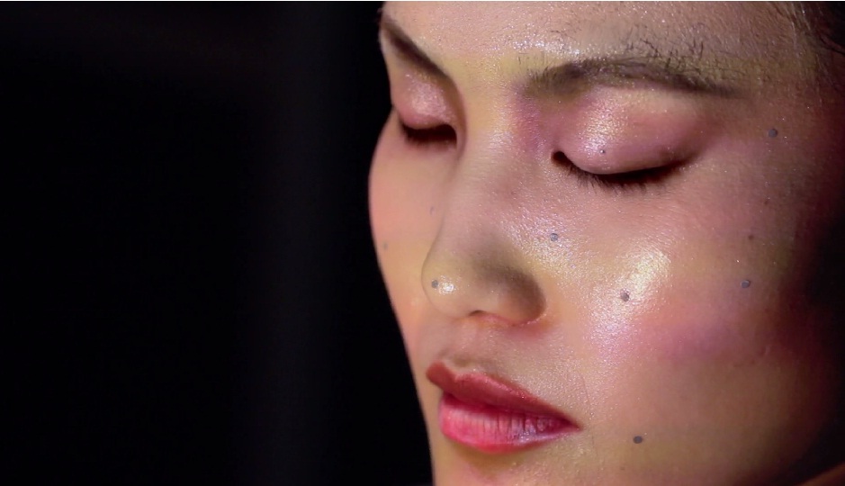 (VIDEO) Así transforma un rostro el &quot;maquillaje electrónico&quot;