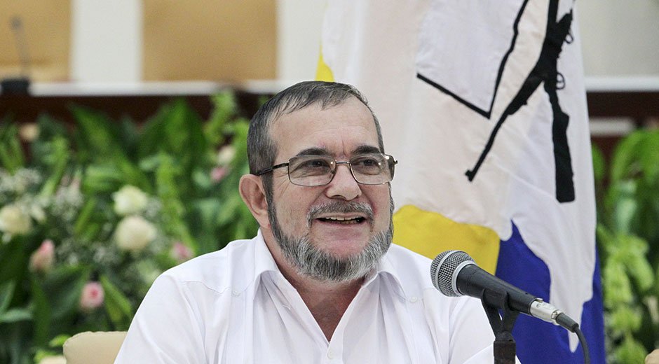 El máximo líder de las FARC anuncia que ordenó suspender la compra de armas