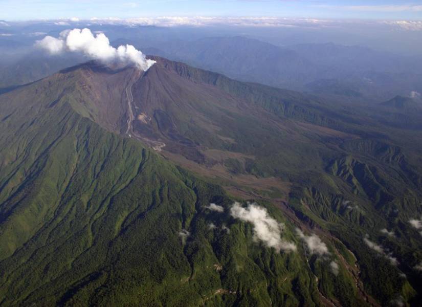 Volcán Reventador, ubicado a 90 kilómetros de Quito.